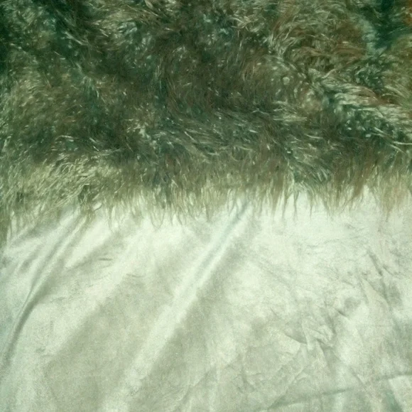 Project 62 Gray Faux Fur Throw Blanket - Picture 8 of 8